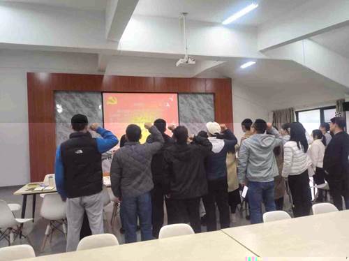 http://ggkb.qcuwh.edu.cn/__local/C/EF/9F/D63CD904F030785A42ACF6DEC9D_C8072271_12CE3.jpg